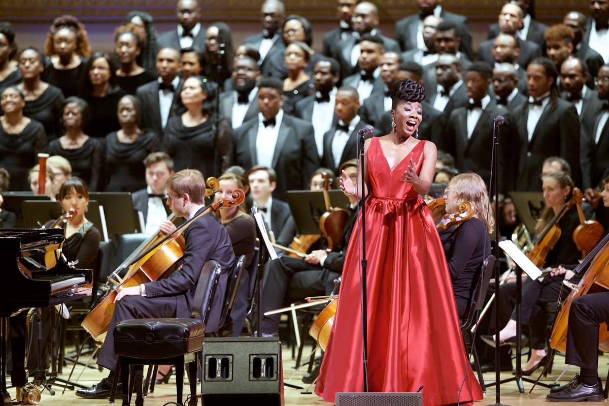 Sequina DuBose in concert