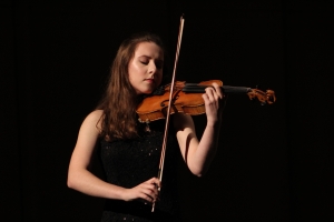 Jane Parris performing on violin