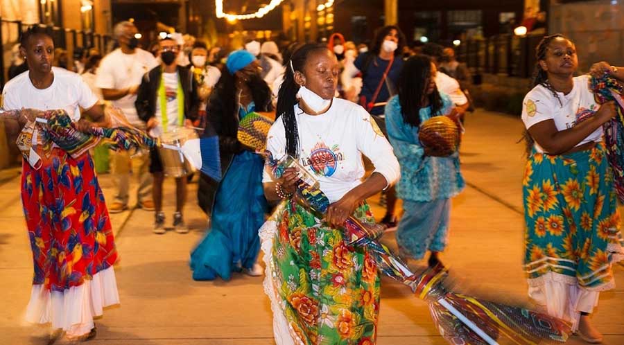 Tamara leading a group of dancers during the lavagem festival
