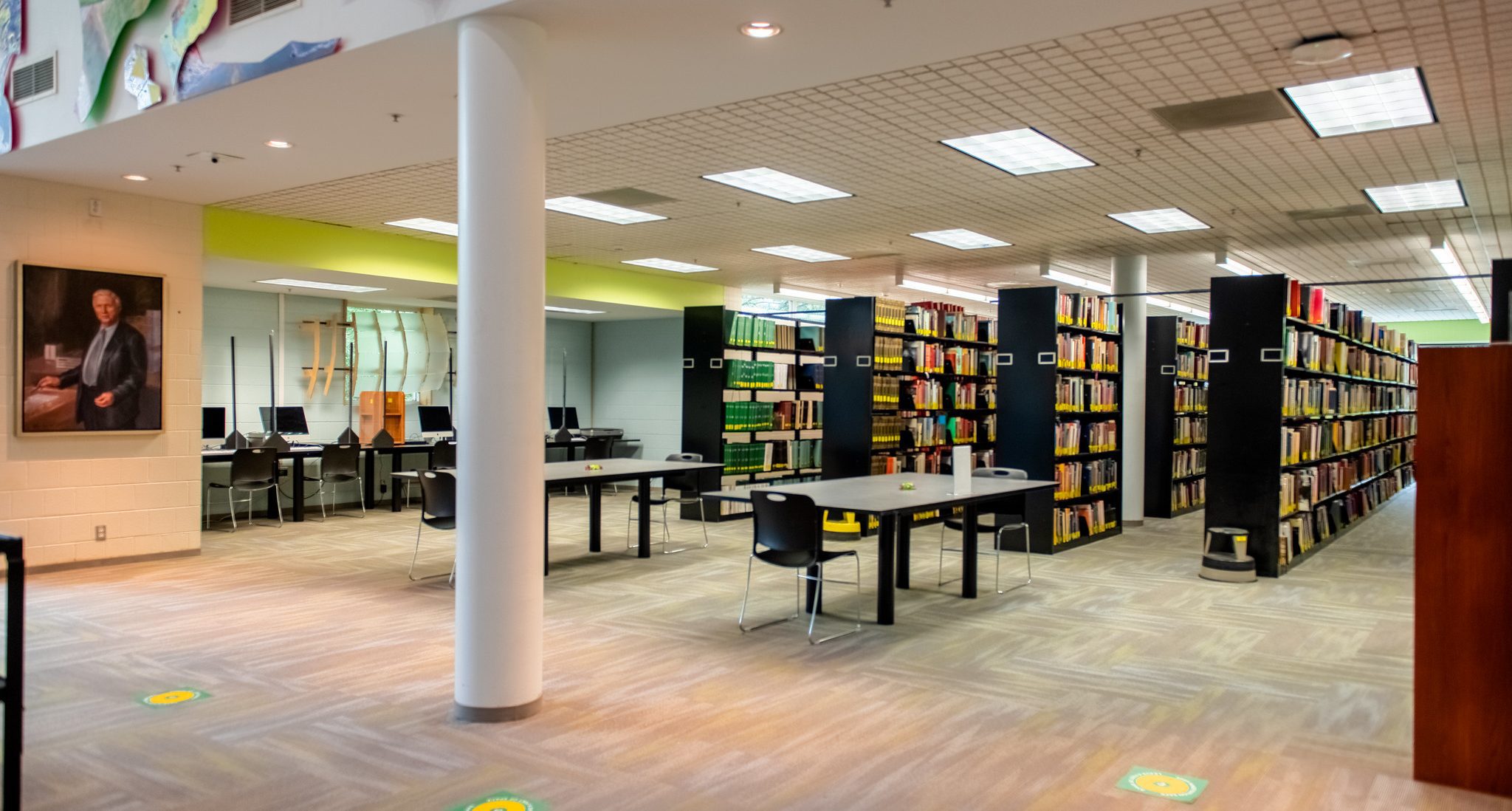 book shelves in a library 