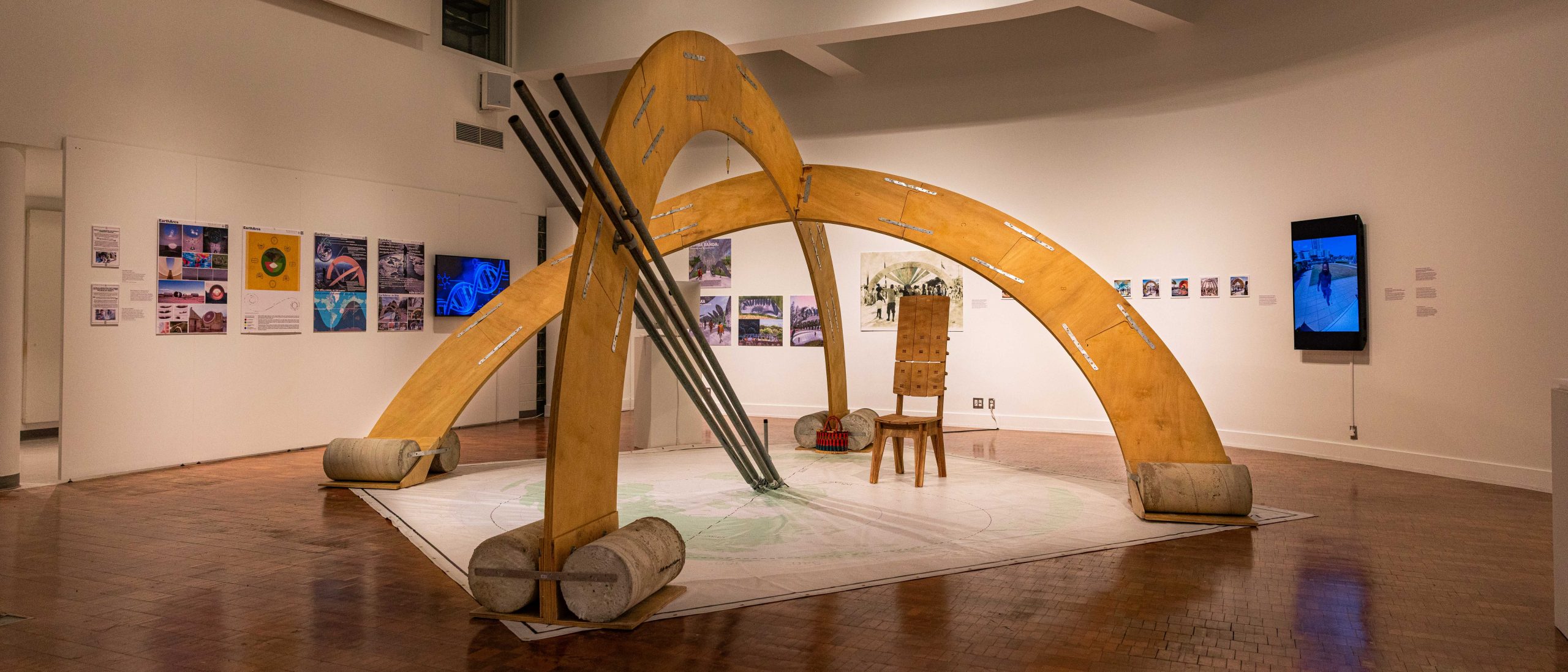 large structure in the middle of a gallery