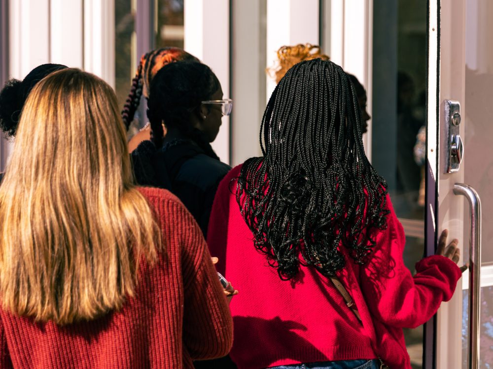 Students going into the front door of Robinson Hall.